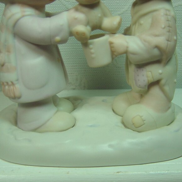 Vintage Jonathan & David figurine-"Christmastime is for Sharing"--1983 - Picture 3 of 5